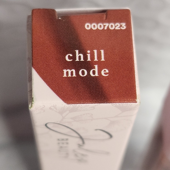 Julep So Plush Lip Gloss in Chill Mode - Picture 3 of 6